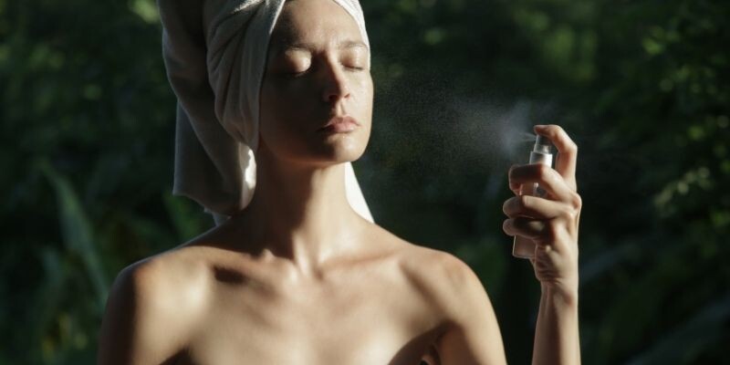 Yüz Spreyi ile Cildinizi Canlandırın