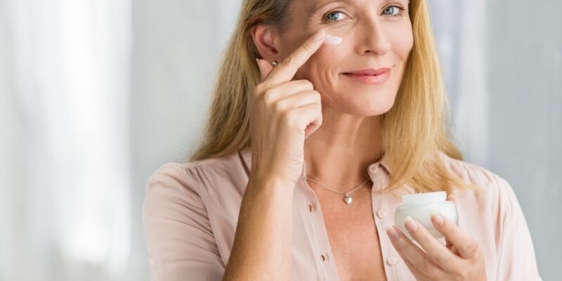 Olgun Cilt Bakımı: Yaşlanmanın İzlerini Silmenin En Etkili Yöntemleri