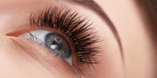 Kirpik Serumu ile Hayal Ettiğin Bakışlara Kavuşmak Mümkün!