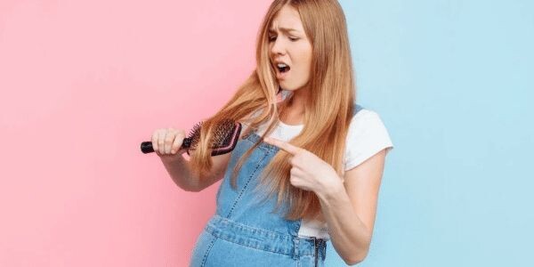 Doğumdan Sonra Saç Dökülmesi Nedenleri ve Önlemleri