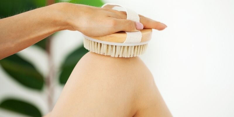 Kuru Fırçalama: Cildiniz için Doğal Bir Detoks Yöntemi