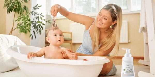 Bebeğinizin Hassas Cildinize Özel Incia Doğal Bebek Köpük Şampuanı