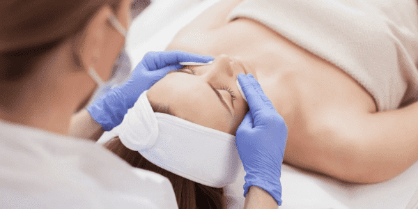 Akneli Ciltler ve Akneye Eğilimli Ciltler için Cilt Bakım Rutini