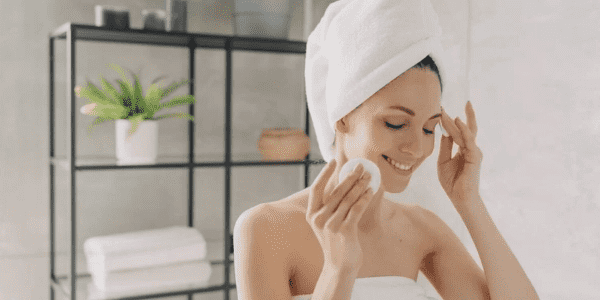 Nemli ve Işıl Işıl Bir Cilt için Yeni Nesil Uygulama: 7 Tonik Metodu